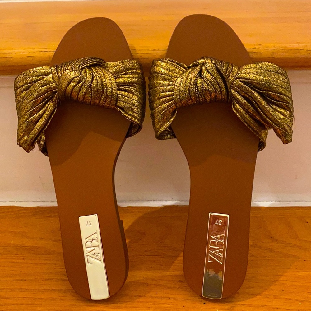 Zara flat sandal with gold bow